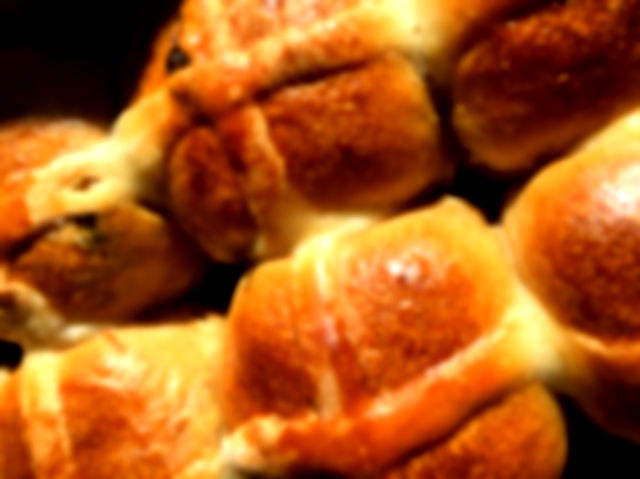 closeup image of hot cross buns