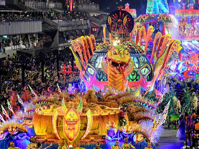 Desfiles das escolas de samba Unidos do Viradouro do grupo especial, durante o carnaval na cidade do Rio de Janeiro
