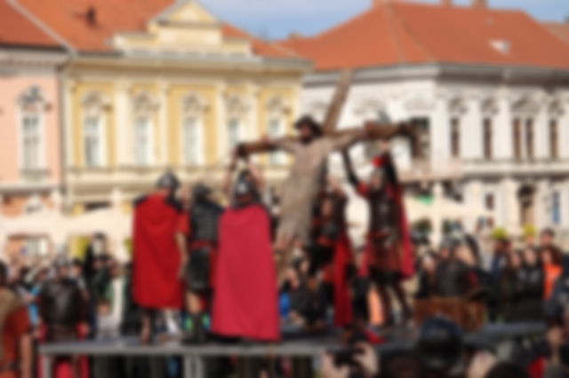 Recriação da crucificação de Jesus na Sexta-feira Santa