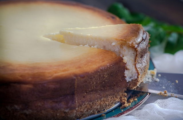 an image of a cheesecake