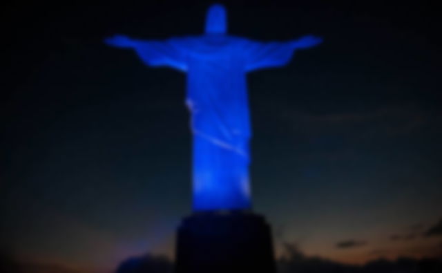 Cristo Redentor iluminado para alertar sobre o Novembro Azul