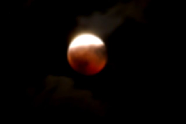 eclipse parcial de luna llena