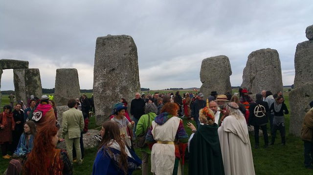 Celebración del Equinoccio de otoño en Mabon y Stonehenge