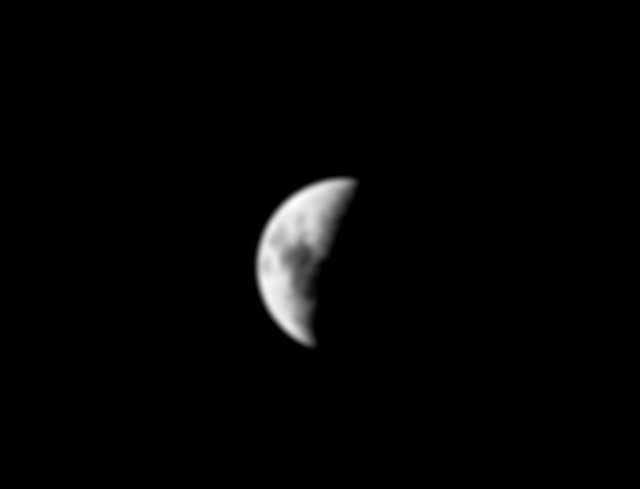 Fotograma de la luna en fase Cuarto creciente