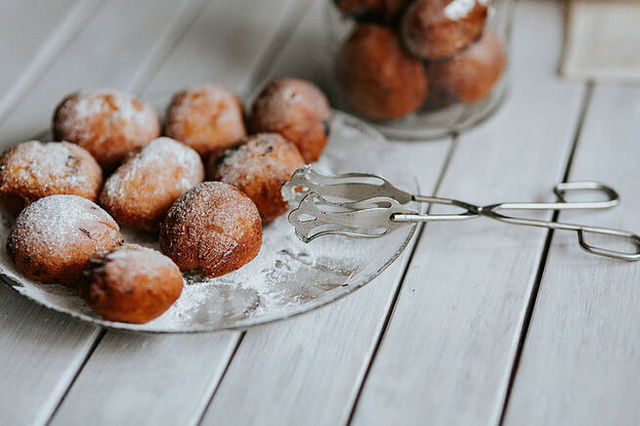 Powdered sugar on Paczki