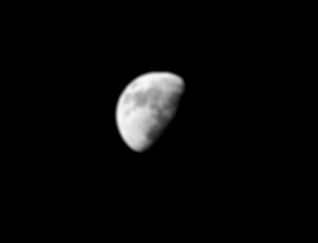 Imagen de la luna en fase menguante convexa