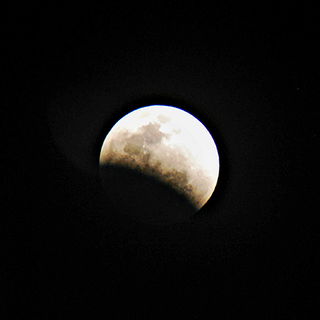 O que é Eclipse lunar (penumbral, total e parcial) e como acontece