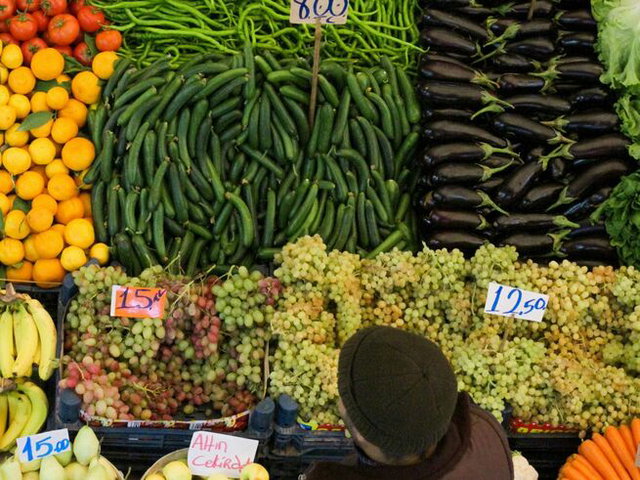 A man buying veggies