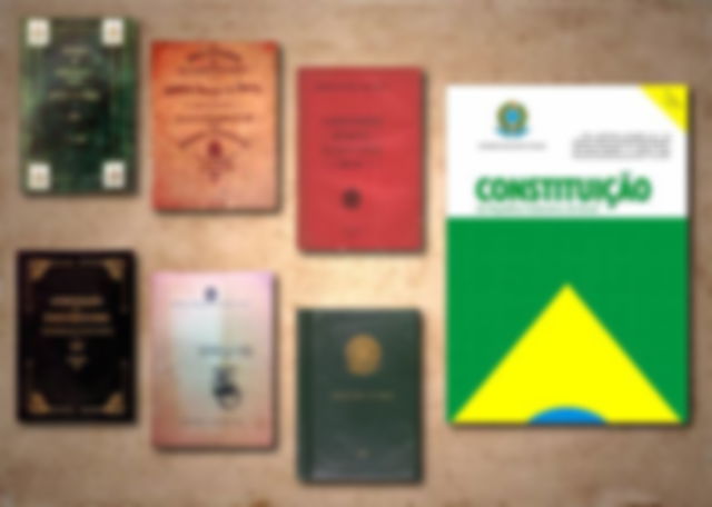 Capas das constituições brasileiras