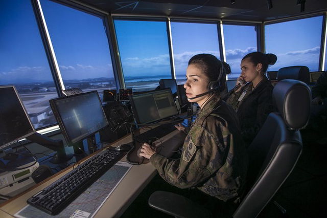 controlador de tráfego aéreo