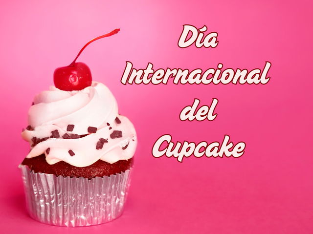 Día Internacional del Cupcake, sobre fondo rosa fuerte