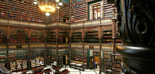 Foto do Real Gabinete Português de Leitura, no Rio de Janeiro