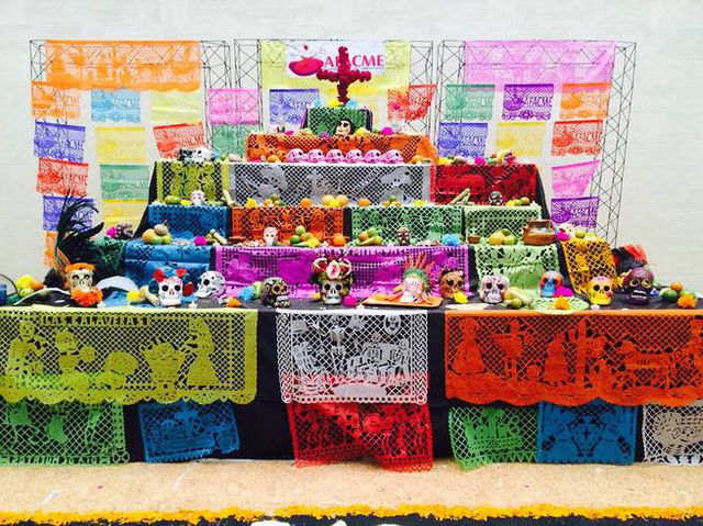 altar de muertos típico del folclore mexicano