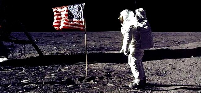 Bandeira dos EUA na Lua