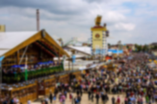 Multitud en el Oktoberferst en Múnich, Alemania