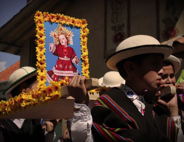 procesión en honor al Niño Viajero