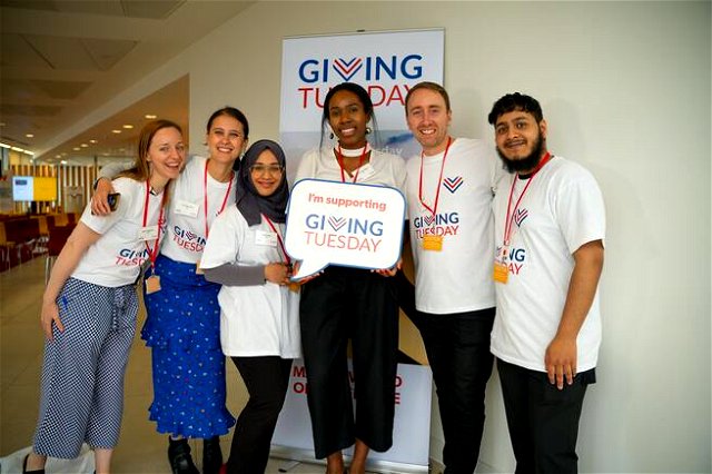 group of giving tuesday volunteers