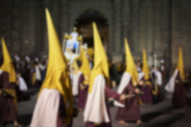 Cofrades durante la Procesión del silencio viernes santo