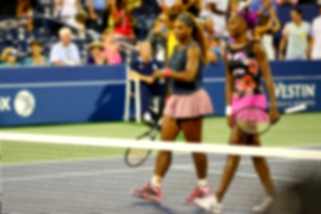 Imagen de Serena y Venus Williams durante un partido de tenis